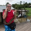 I was quite surprised at how heavy this snake felt around my neck. Fiquei muito surpreso mesmo com o peso desta cobra em volta ao meu pescoço. : Amazonas, Brazil, Manaus